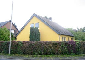Fenster, Haustür, Rolladen an Streif-Fertighaus in Meckenheim